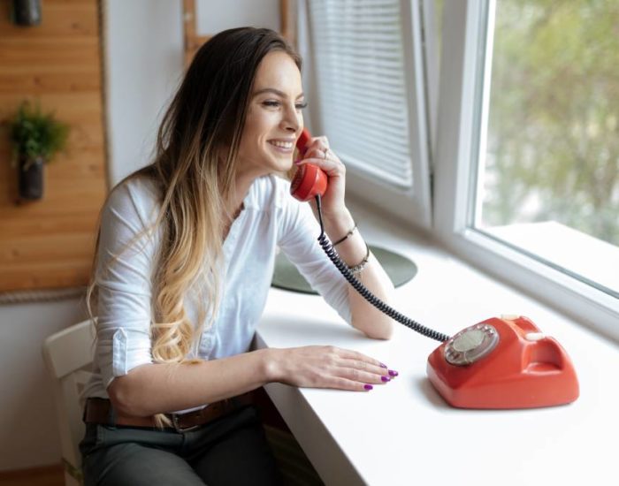 beautiful-brunette-woman-using-old-retro-telephone-EQSG3HR (1) beautiful-brunette-woman-using-old-retro-telephone-EQSG3HR (1)